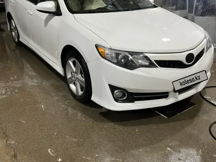 Toyota Camry 2012 года за 7 800 000 тг. в Атырау – фото 2