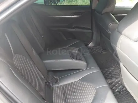 Toyota Camry 2018 года за 9 500 000 тг. в Алматы – фото 8