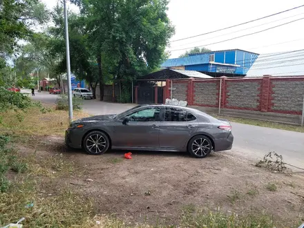 Toyota Camry 2018 года за 9 500 000 тг. в Алматы – фото 10