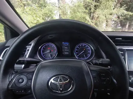 Toyota Camry 2018 года за 9 500 000 тг. в Алматы – фото 13