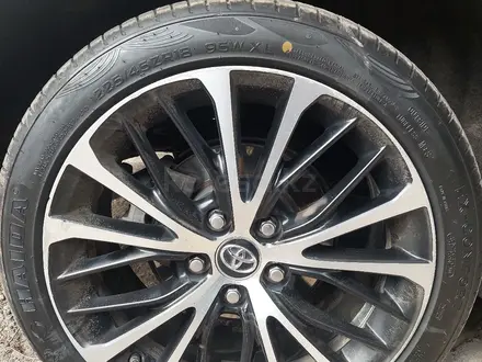 Toyota Camry 2018 года за 9 500 000 тг. в Алматы – фото 14