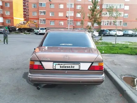 Mercedes-Benz E 220 1993 года за 1 400 000 тг. в Астана – фото 9