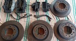 Тормозные диски в сборе с супрортами за 99 000 тг. в Алматы