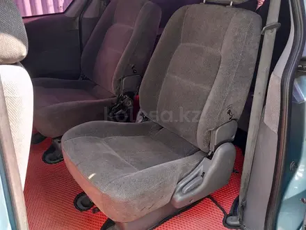 Kia Carnival 2002 года за 2 500 000 тг. в Алматы – фото 4