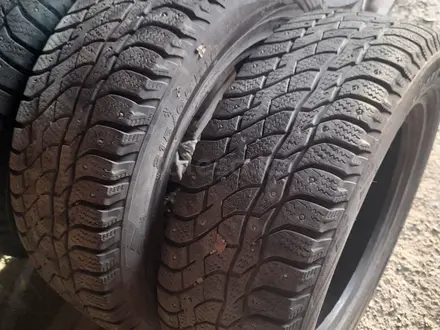 Резину 2шт 215/65 R16 за 30 000 тг. в Усть-Каменогорск