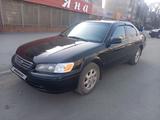 Toyota Camry 2000 года за 3 800 000 тг. в Семей – фото 2