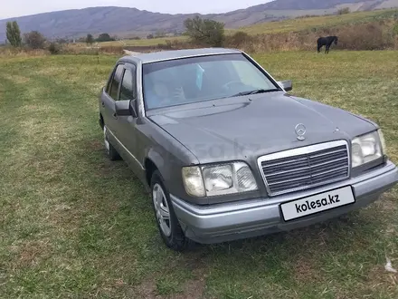 Mercedes-Benz E 220 1993 года за 1 300 000 тг. в Алматы – фото 2