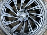 Диски вместе с шинами Range Rover за 875 000 тг. в Алматы – фото 2