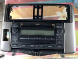 Оригинал магнитола с рамкой прадо 150 за 10 000 тг. в Алматы – фото 2