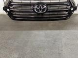 Решетка радиатора на Toyota Land Cruser за 50 000 тг. в Алматы