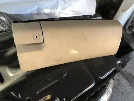 Бардачок с замком на Мерседес W210 за 9 000 тг. в Караганда