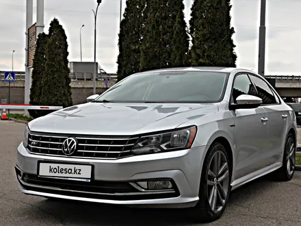 Volkswagen Passat 2018 года за 6 840 000 тг. в Алматы – фото 2