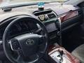 Toyota Camry 2014 года за 10 200 000 тг. в Атырау – фото 15