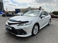 Toyota Camry 2021 года за 23 500 000 тг. в Караганда – фото 2