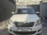 Skoda Fabia 2012 года за 2 900 000 тг. в Шымкент – фото 2