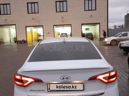 Hyundai Sonata 2015 года за 7 200 000 тг. в Уральск – фото 2