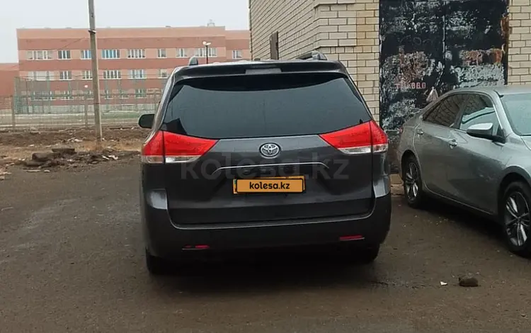 Toyota Sienna 2012 года за 9 000 000 тг. в Атырау