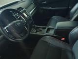 Toyota Camry 2016 года за 10 100 000 тг. в Атырау – фото 4