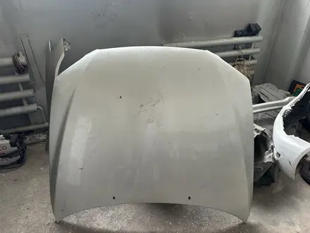 Капот на Lexus IS200 Toyota Altezza за 60 000 тг. в Усть-Каменогорск