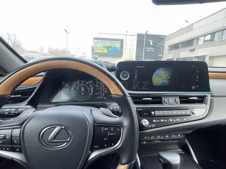 Lexus ES 250 2021 года за 28 000 000 тг. в Алматы – фото 3