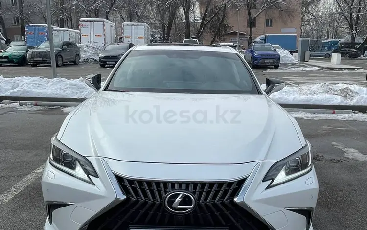 Lexus ES 250 2021 года за 28 000 000 тг. в Алматы