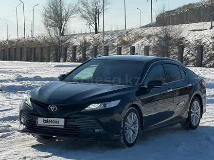 Toyota Camry 2019 года за 14 300 000 тг. в Алматы – фото 3