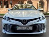 Toyota Camry 2018 года за 13 500 000 тг. в Астана – фото 2