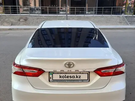 Toyota Camry 2018 года за 13 500 000 тг. в Астана – фото 4