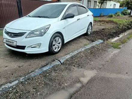 Hyundai Solaris 2015 года за 4 300 000 тг. в Атбасар – фото 4