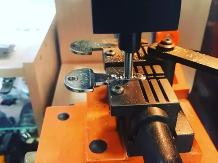 Вскрытие автомобилей. Ремонт замок зажигания круглосуточно в Конаев (Капшагай) – фото 9