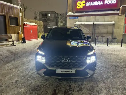 Hyundai Santa Fe 2021 года за 15 500 000 тг. в Астана