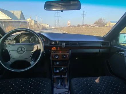 Mercedes-Benz E 220 1993 года за 2 000 000 тг. в Тараз – фото 7