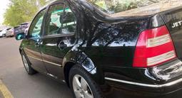 Volkswagen Jetta 2004 года за 2 650 000 тг. в Алматы – фото 2