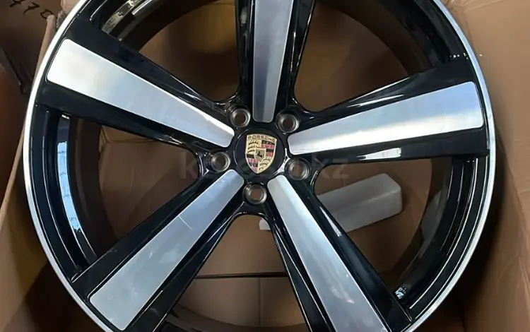 Оригинальные диски на Porsche Macan R21 за 1 400 000 тг. в Астана