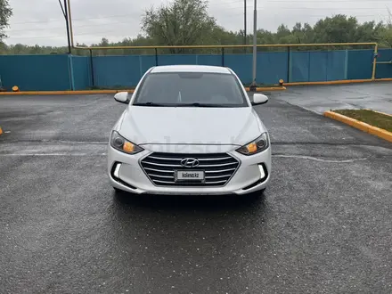 Hyundai Elantra 2017 года за 3 500 000 тг. в Актобе