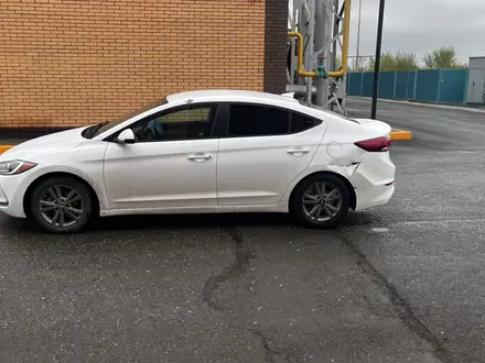Hyundai Elantra 2017 года за 3 500 000 тг. в Актобе – фото 4