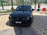 Toyota Camry 2023 года за 9 200 000 тг. в Актау
