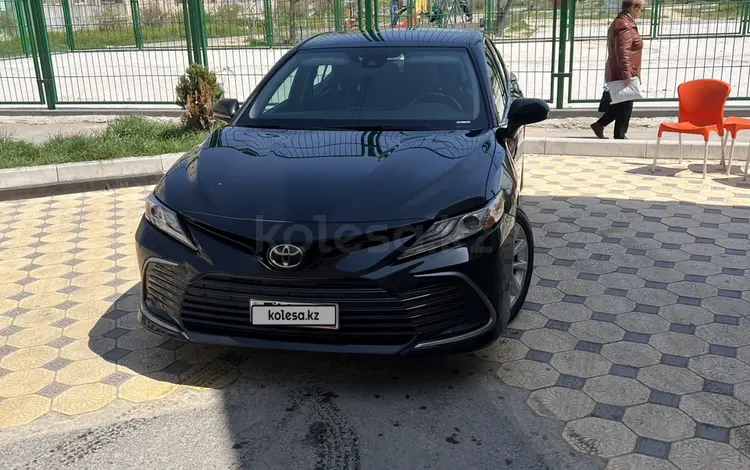 Toyota Camry 2023 года за 9 200 000 тг. в Актау