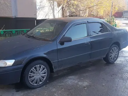 Toyota Camry 1998 года за 3 000 000 тг. в Алматы