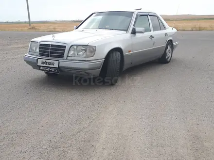 Mercedes-Benz E 220 1994 года за 2 900 000 тг. в Тараз