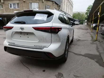 Toyota Highlander 2022 года за 29 800 000 тг. в Алматы – фото 9