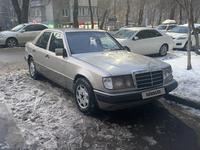 Mercedes-Benz E 220 1993 года за 1 670 000 тг. в Алматы