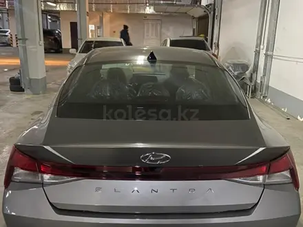 Hyundai Elantra 2022 года за 11 900 000 тг. в Астана – фото 2