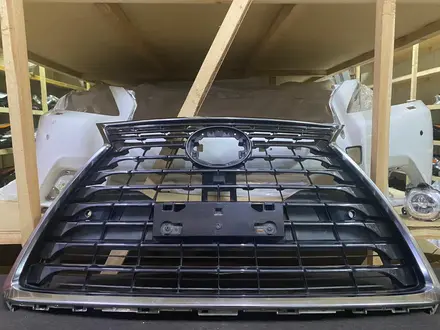 Решетка радиатора бу оригинал NX в бампер рестайлинг за 990 тг. в Алматы