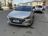 Hyundai Elantra 2018 года за 5 600 000 тг. в Актау – фото 2