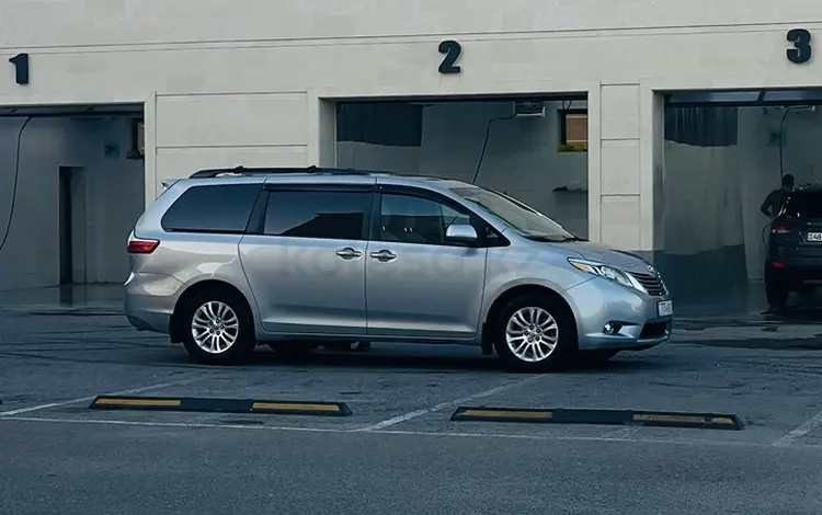 Toyota Sienna 2015 года за 14 500 000 тг. в Актау