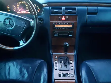 Mercedes-Benz E 240 1998 года за 4 000 000 тг. в Караганда – фото 14