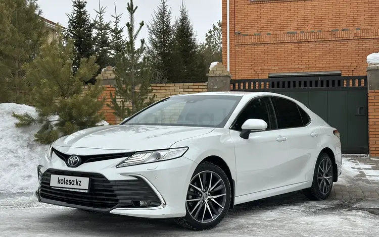 Toyota Camry 2022 года за 18 200 000 тг. в Караганда