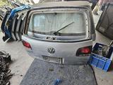Крышка багажника на Volkswagen Touareg за 75 000 тг. в Шымкент – фото 2
