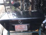 Крышка багажника Мерседес 124 Е за 80 000 тг. в Алматы